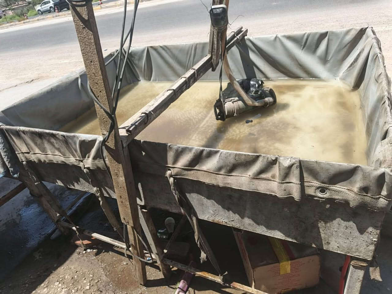 حوض سمج طول مترين والعرض متر وربع 
***********
