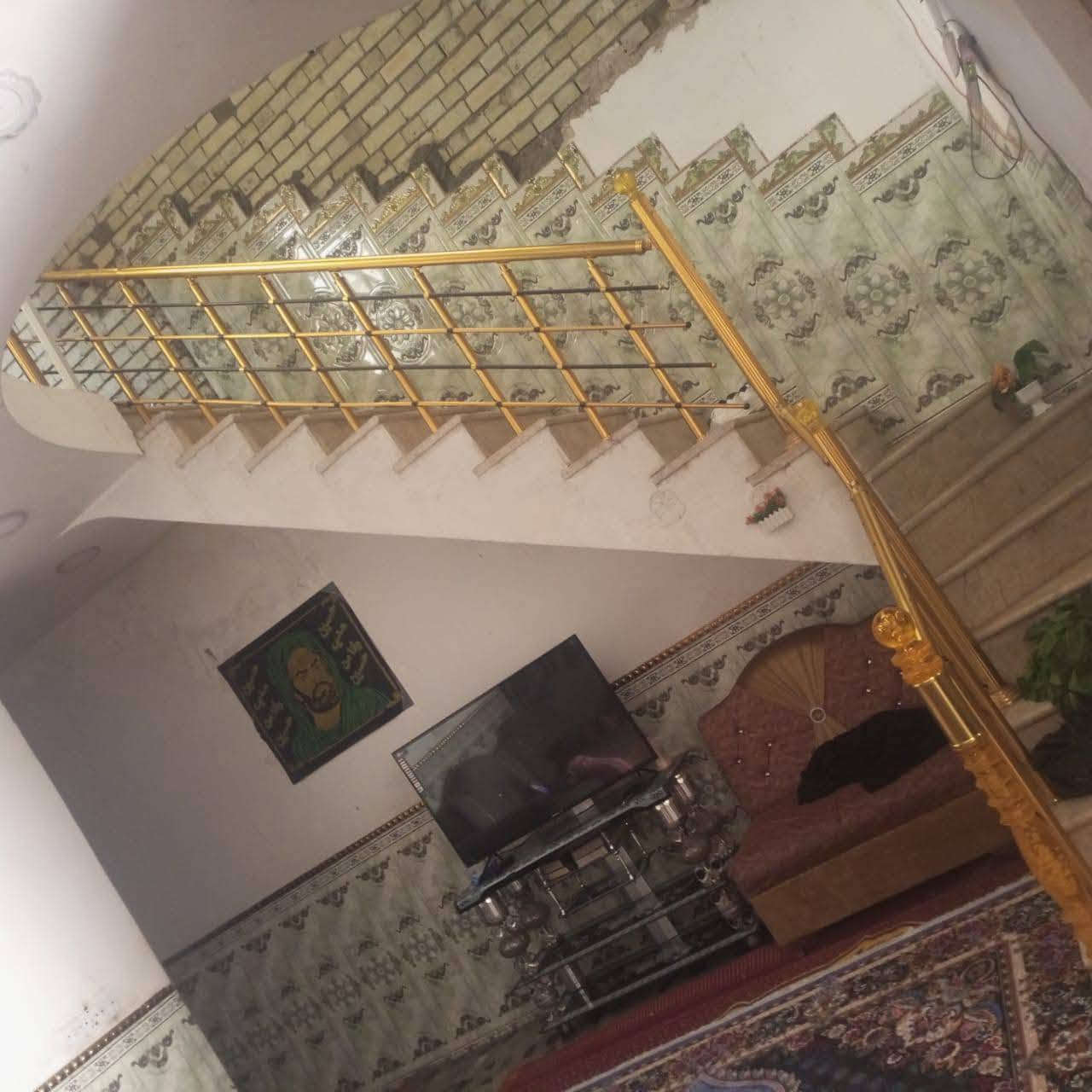 الدارللبيع 125م الرئاسه شارع عشرين قرب صيدليه ابن البيطار طابقين الرضي كامل والثاني بيه نقص ***********بيه واتساب ***********
