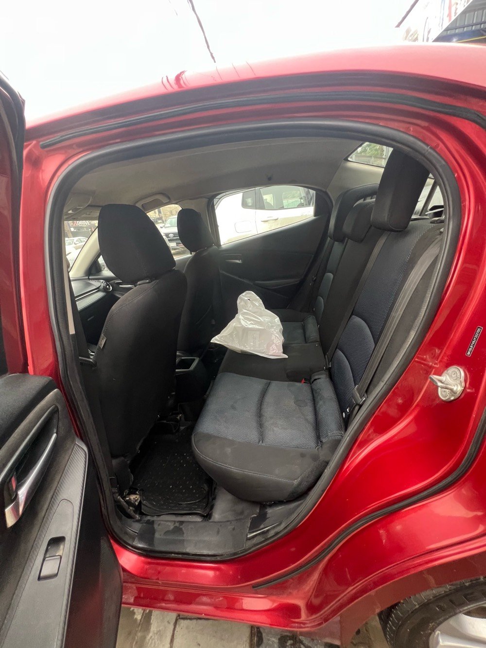 سيارة تيوتا يارس 2018ai
مكينة 1500تيربو 
بيهة بابين اليم العبري   مبدالات اصليات بمريكة وبيهة طخات يم القبق مال بانزين بوكسي وبل بنيد بوكسي  وبل باب  ومرجعهن  بل جهاز بيفيار 
رقمهة بغداد اباسمي 
سعر ٩٦وبيهة مجال 
***********