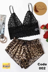 ملابس • ٢٠ قطعة