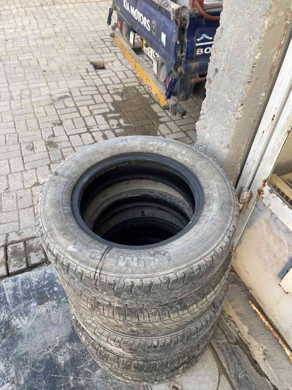 سلام عليكم تايرات مال كية نثية 13/550 السعر 50 الف مكاني بغداد الورفلي ***********
