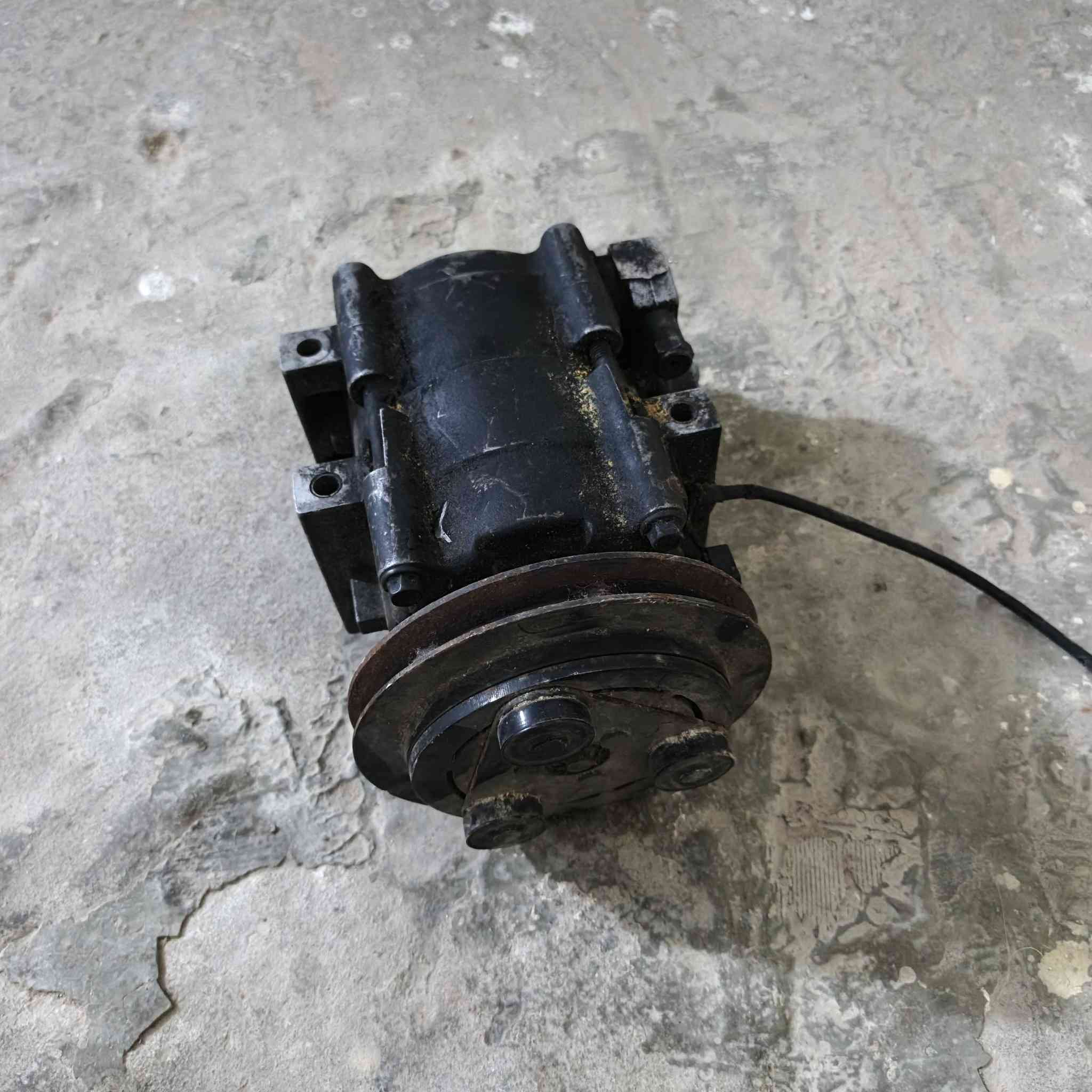 السلام عليكم كمبريسر تبريد مال مسكر جديد مال حاويه للبيع للاتصال ***********
