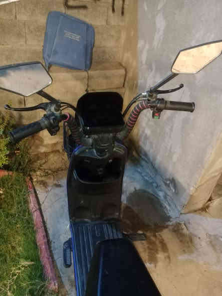 السلام عليكم ورحمه الله وبركاته دراجه HIS 900 تمشي 65 كم و توصلك 40 كيلو متر 4 بطاريات بصمه وسويج وكارت نظام حمايه سرقه 4 سرع واشاير يمنه ويسره و دبل بس الشاحنه عاطله عارضهه ب 500 موجود بالزعفرانيه الرقم ***********
