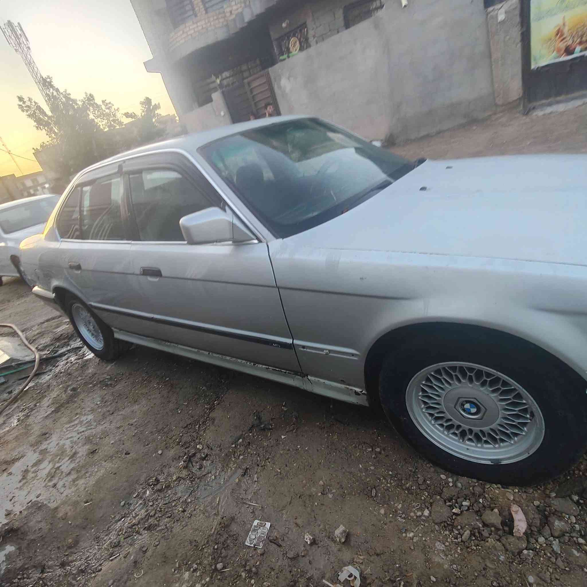 السلام عليكم BMW 535 موديل 1991 كير اتوماتيك سيارة نضيفة بيها ملاحضات بسيطة مكاني محمودية ***********
