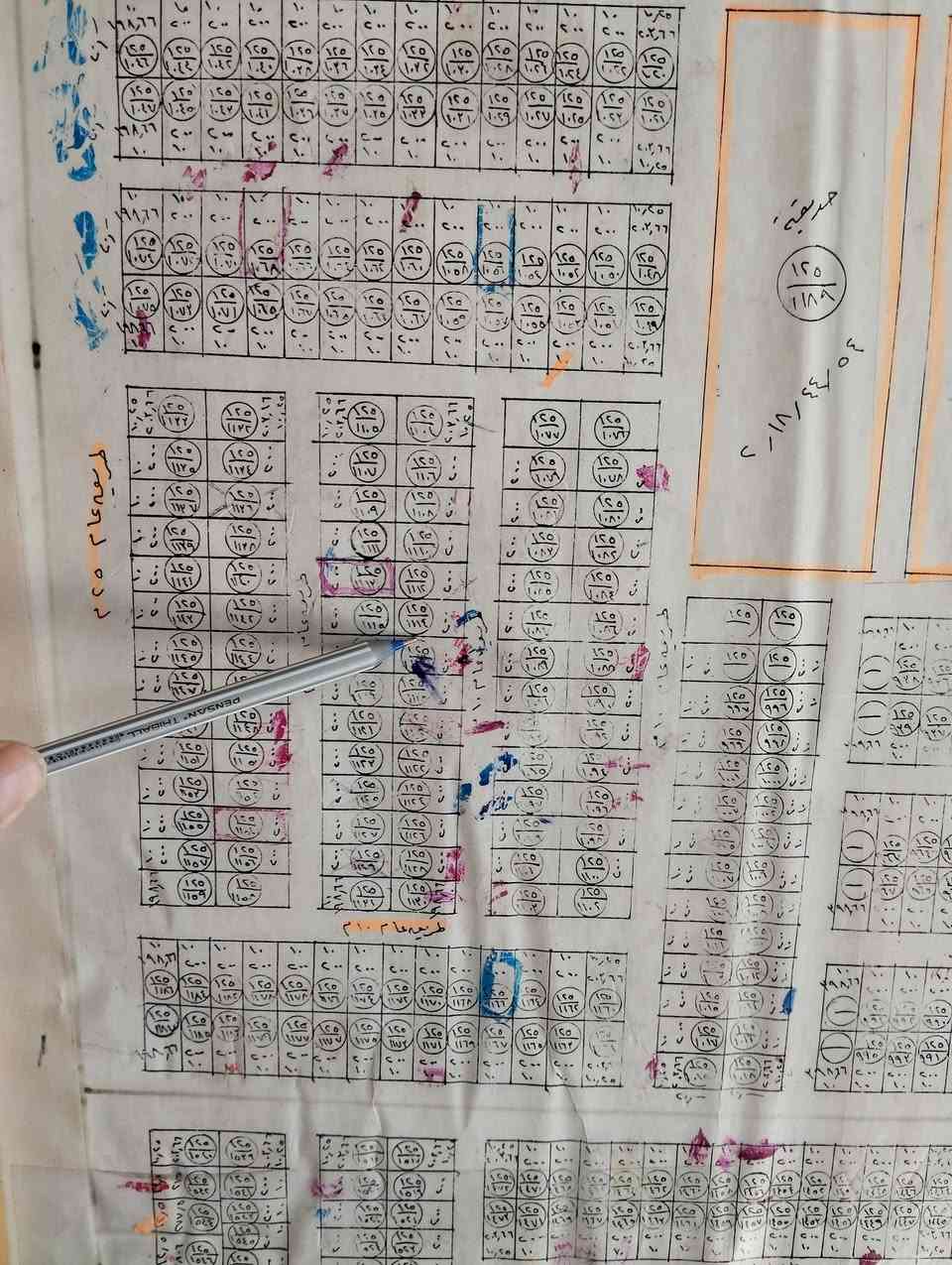 مكتب الحمزة للعقار
للبيع قطعتين ارض سكنية مساحه 400م تجاه شروق خدمات ماء كهرباء حي العسكري السعر 62 مليون بيع دبل أو واحد للاستفسار ع رقم المكتب أو ع واتساب 
***********
***********
