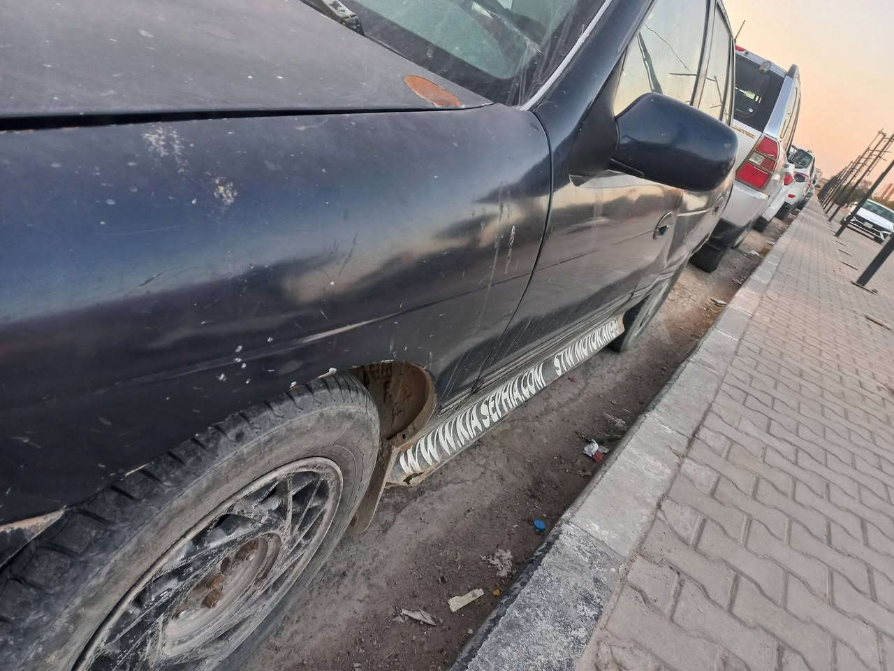 سلام عليكم عدي هاي سياره اريد اراوسه بسيفيا نظيفه وجديده هاي سياره مثل ماموجوده بصور يرادله شويه حداديه وطخات الي موضحه بصور  تخم تاير جدد بيه وباتري جديد سياره رقم بغداد بسمي سنويه ماساقطه وبيع ابيع 25 وبيه مجال  الي عده ويريد يراوس ينزله بتعليقات 
***********
***********
