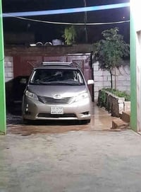 لل بيع تيوتا سينا موديل ١٧ فول فول قطعتين سبغ جاملغ ورا باب خلفي سعره ...