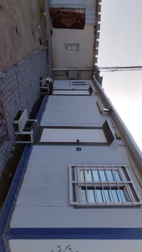 كرفان جاهز نظيف.. غرفتين + حمام + مطبخ..  10في 3 م... مغلف كامل من الد...