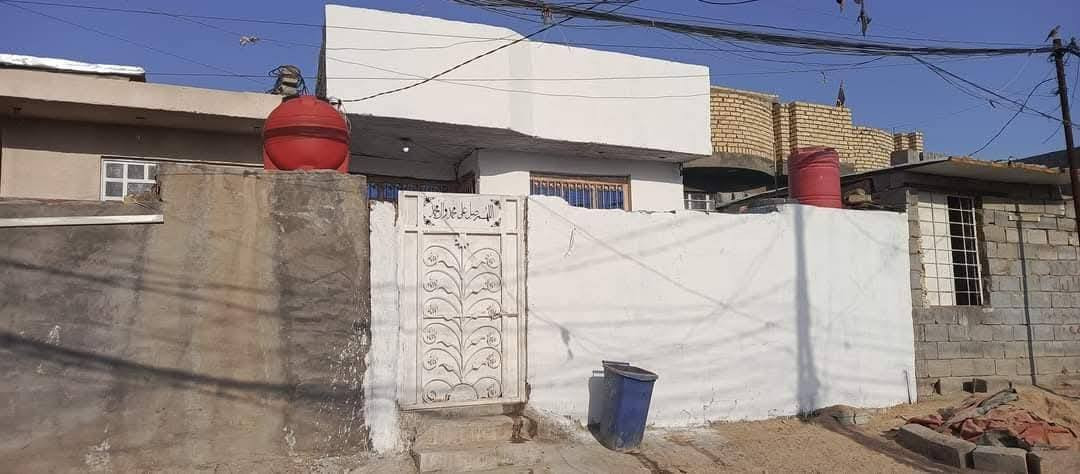 السلام عليكم مشتمل للبيع حي الحسناوي مساحه ١٣٠متر طابو صرف بناء بلوك حديث بيع سريع السعر ٦٢ بي مجال الاستفسار اتصال *********** مراجعه مكتب النوارس شارع مستشفى ***********
