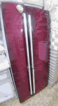 عنده هذه الثلاجه اريد أبيعها. وبسعر مناسب للاستفسار ع هذه الرقم ‭٠٧٧٠ ...