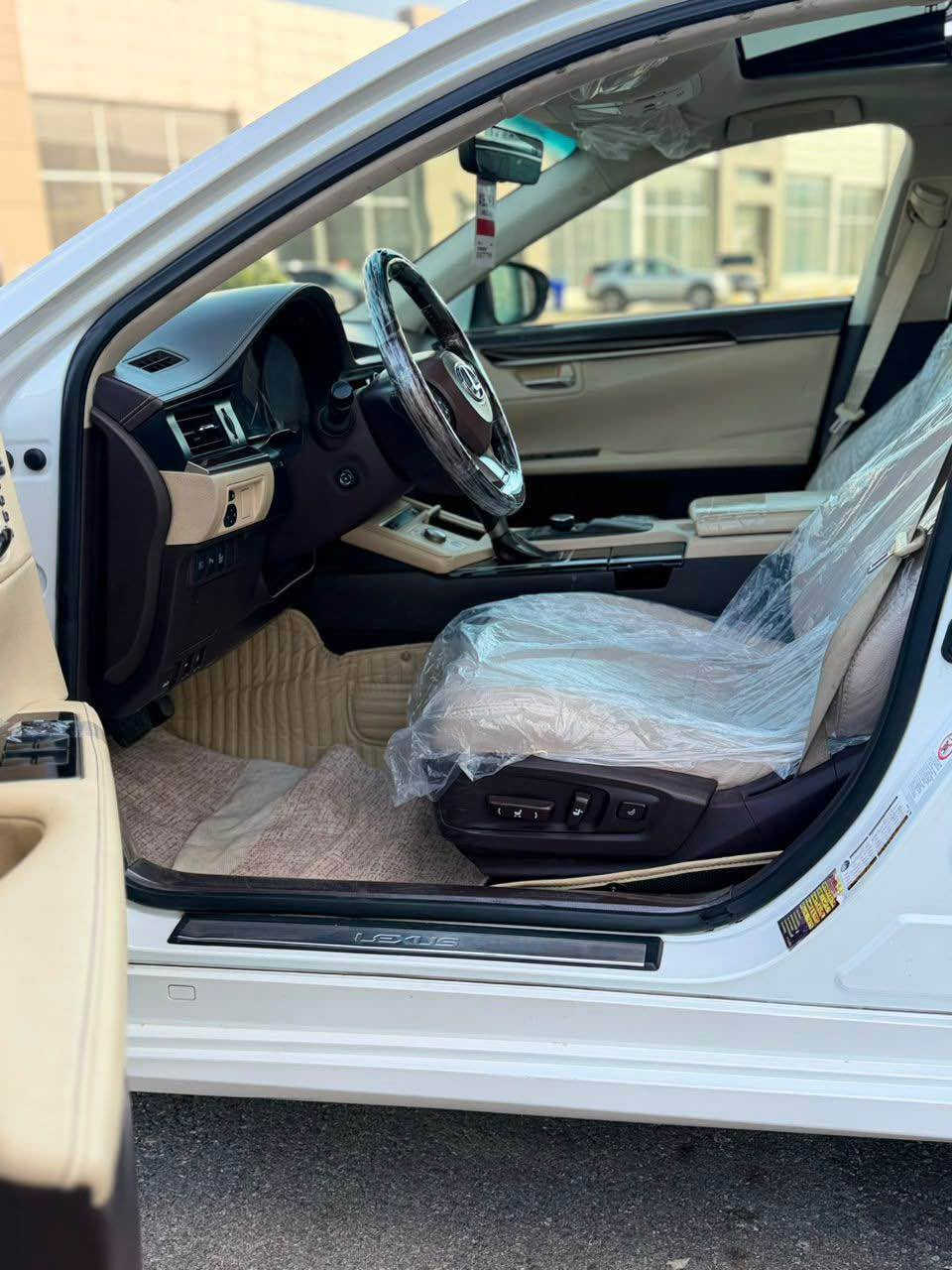 LEXUS ES 350 2017

✨ فول مواسەفات

✅ کوشنی سارد و گەرم (کارەبایی)
✅ سلاید
❌ پانۆراما نییە
✅ سنووق شەفت
✅ ڕاداری پێش و ڕاداری ئاوێنە
✅ لایتی ناوچەی کوێر
✅ کوشنی سایەق و سەکن، هەردووکی خەزنە

🎨 سەیارەکە تەنها ٢پارچەی بۆیاخە، بێ ناوگرتن.
⚙️ گێڕ و مەکینە بەشەرت

💰 نرخ:176$ مەجال
*********** السليمانية, العراق
