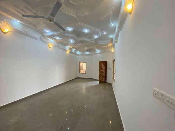 دار للايجار
المساحه ٤٠٠ متر ركن 
موقعه حي الضباط خلف خزينه المحافظه يحتوي على خمس غرف وثلاث مجموعات صحيه واستقبال كبير معزول ومدخلين
يصلح للشركات او مقر منضمة للاستفسار والتواصل ***********
