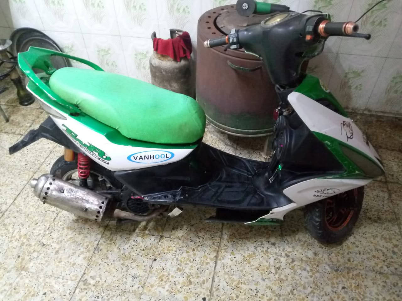 دراجه للبيع صيني 175 وبيها مجال مكان الشطره وابو مراوس بدراجه وينطي فرق رقم الهاتف *********** بي واتساب
