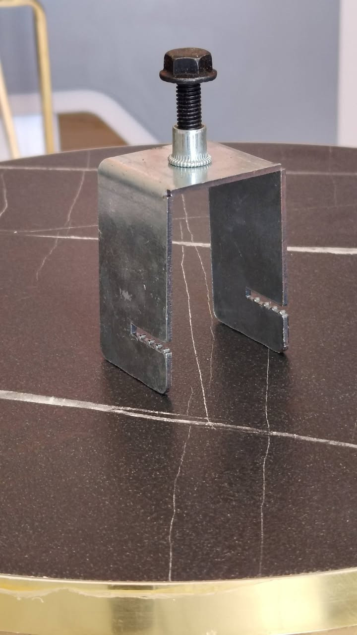 السلام عليكم 
يتوفر لدينا انواع مختلفة من كلامبات تثبيت الالواح 
لطلب النوع و الكمية المراسلة على واتساب
#مكتب_البعاج 
***********
***********
يوجد توصيل لكل محافظات العراق
