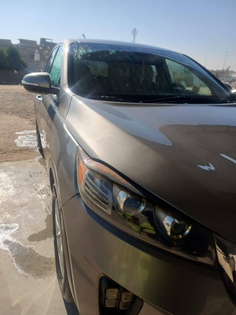 سلام عليكم للبيع وللمراوس حسب القناعة سورنتو موديل 2019 امريكي 6ستندر و7 راكب رقم بابل حادثها بس بنيد نفسه مصبوغ الباقي كفاله صور الحادث موجوده باقي التفاصيل الاتصال على الهاتف ***********
