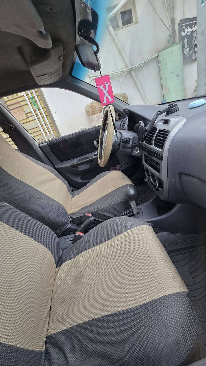 للبيع اكسنت موديل 2001 مصبوغه كله
المحرك بي خيط بخار والگير جديد 
الحداديه كله ستوني معمره درايم شفت حاويه ومشط حاويه والكهربائيات كله شغاله 
گير اوتوماتيك داخله نظيف باسمي ستوني مرقمه مكاني بل النجف الموبايل *********** موجود ع الفيس او الخاص.  سعره 48 وبيه مجال قليل
