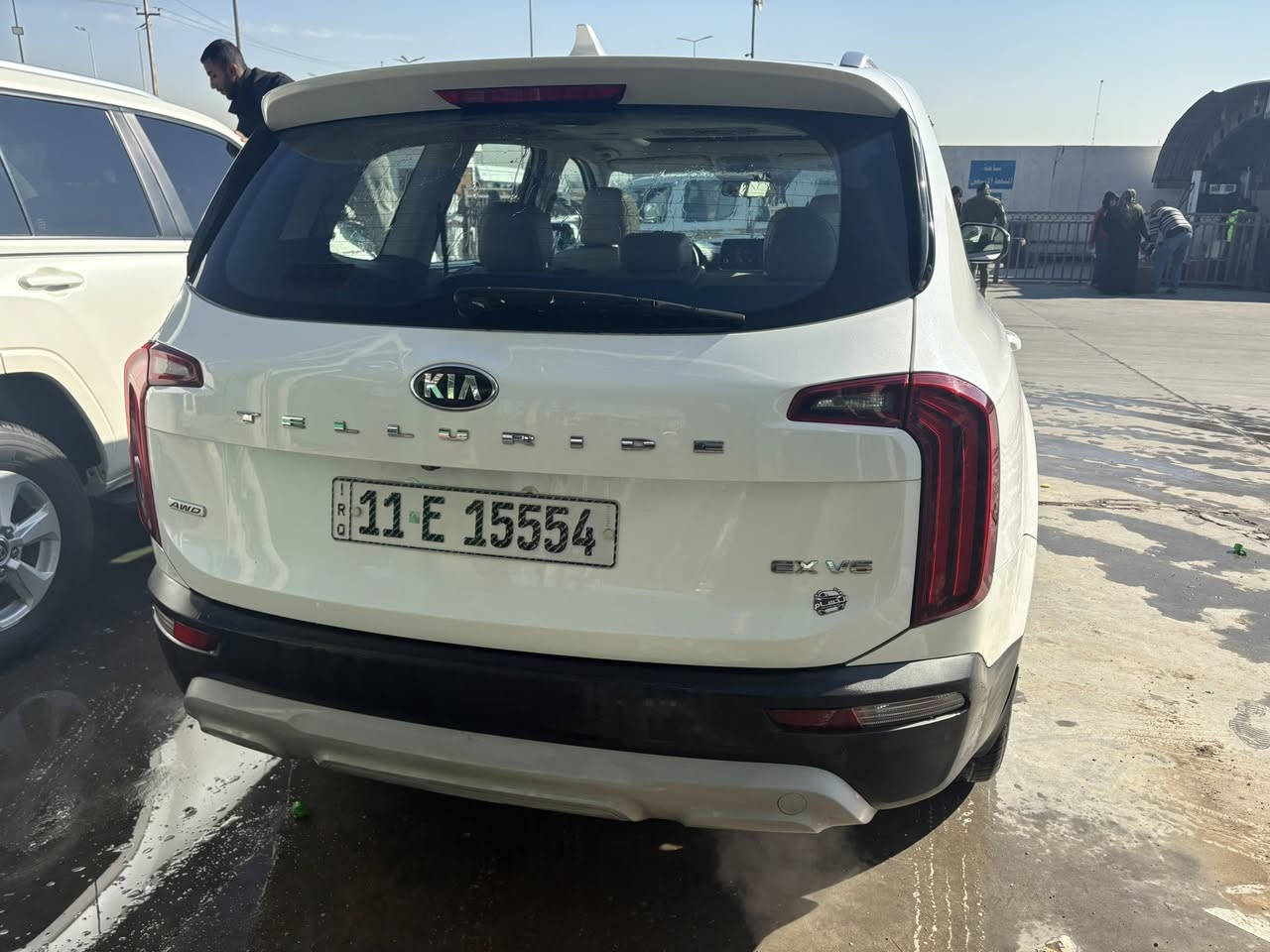 السلام عليكم
كيا تيليورايد EX 2020 خليجي للبيع
الرقم :بغداد الجديد 
السنويه : جديدة قبل يومين جددتها
المسافه المقطوعه: 254,000 كيلومتر
الضرر: موضح بالسونار حادثين سطحيات بدون دواخل 
الصيانه و الضمان: لحد ال ١٠٠ الف كيلومتر صيانه ودهن عند الشركه
وبعدها كل الدهن للمحرك والكير عند الحسام
مواصفات ال EX معروفه سلايد تدفئه وتبريد الكشنات الاماميه 
حساسات امامي وخلفي  حجم الويل 20
السياره بيها سبير اصلي للطوارئ الصغير و سبير اخر  بالحجم الطبيعي مشدود على نفس الويل كب 
يعني خمسه ويل كب

السعر المطلوب21,000$=210 ورقة
للاستفسار اكثر يرجى الاتصال على الرقم ***********
او واتساب على نفس الرقم
