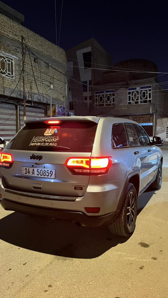 سلام عليكم                                                             جيب شيروكي
2018
رقم بصره دولي 
بسمي تحويل ثاني يوم 
السياره جديده 
فئة لاريدو
شاشه وسط 
مقاعد جلد ابيض
ويل حجم 18
حادثه بنيد وجاملغ تبديل 
وبالعراق صبغ بابين 
سعره 200ورقه (دفترين)
مكان السياره ناصريه مركز 
***********
