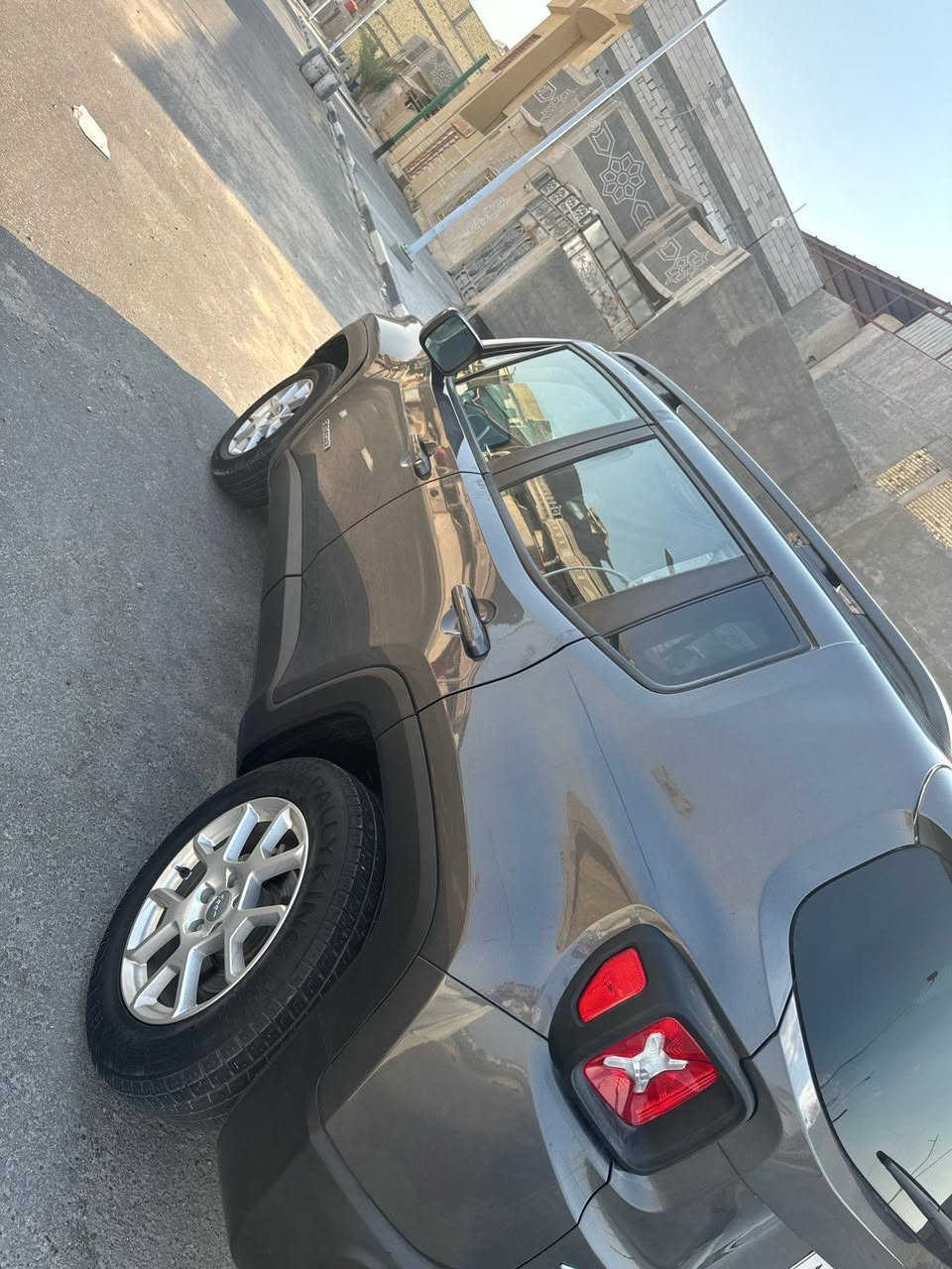 السلام عليكم جيب رنكد موديل 2019 رقم أربيل وارد أمريكي محرك 2400  سعر 135 ورقه 
*********** العنوان البصرة
