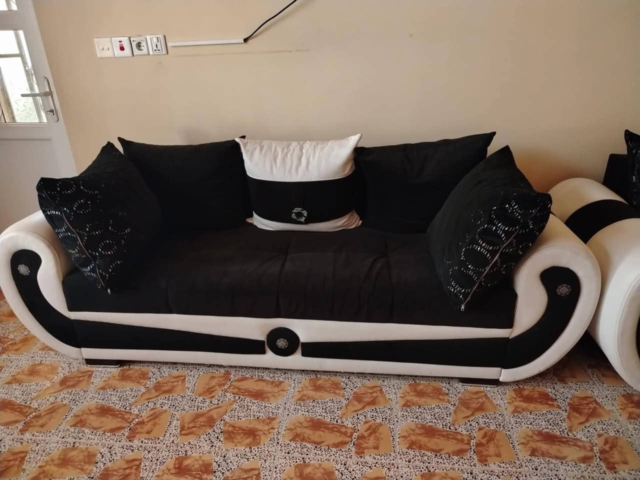قنفە للبیع تخم ونص نظیف  كلش مال بیت مكان كركوك ***********  رقم موجود عل واتس اب
