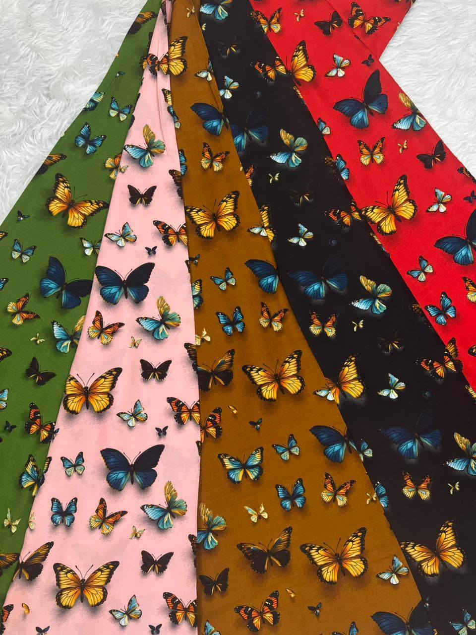 كشمير إيطالي درجة أولى
📦 السعر: 6 آلاف، جملة بـ 5 فقط
📏 القياس: مترين ونص – قطعة كاملة
🚚 توصيل: فقط بـ 5 آلاف لكافة محافظات العراق
📞 للتواصل: ***********
📱 واتساب أو راسل خاص 📩
يوجد المزيد من الموديلات راسل الصفحه 
#قماش #اقمشه #ازياء #الشورجه #اكسبلور
