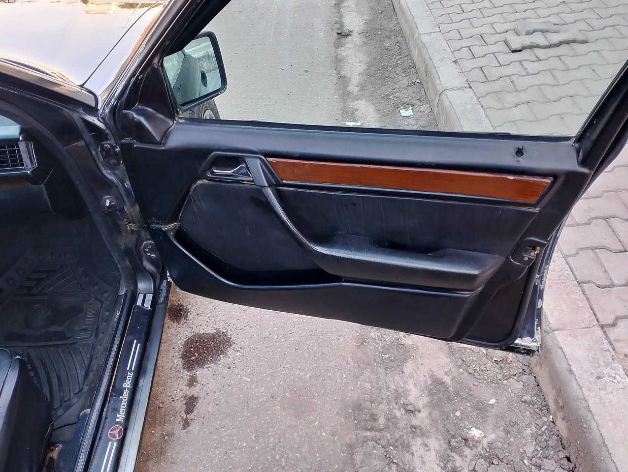 السلام عليكم تحيه طيبه للجميع..للبيع فقط ..مارسيدس دب حجم 300. مديل 1992..رقم بغداد ...سنويه لل29.. كير +مكينه 2500.. جدد ..تبريد شغال .. غرفه حلوه ..حداديه 80٪ تخم تاير جديد ..باتري +سلف جدد..كهربائيات كله شغاله ..السعر 58وبيه مجال مكان السياره نجف ...*********** واتساب @إشارة
