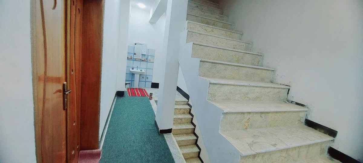 شقه للإيجار
حي الحسين الجديد مقابيل علوه الرمل 
تحتوي على 
غرفه نوم 
صاله مفتوحه 
مطبخ 
صحيات خارجيه 
للتواصل ***********
