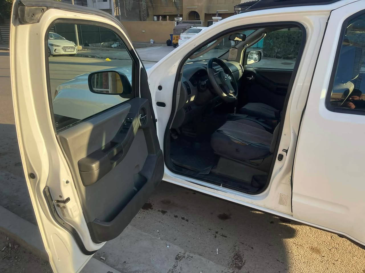 سلام عليكم نيسان اكستيرا وراد امريكي موديل 2008 حادثه امامي بدون دواخل مكفول وبيه بالجاملغ الخلفي جهة الصدر ضرب بالعراق  ومصبوغه حزام تبريد صدر تايرات كلهن جدد السياره عليه ادامه كامله كل نقص مابيه 
مكاني بغداد *********** بغداد, العراق
