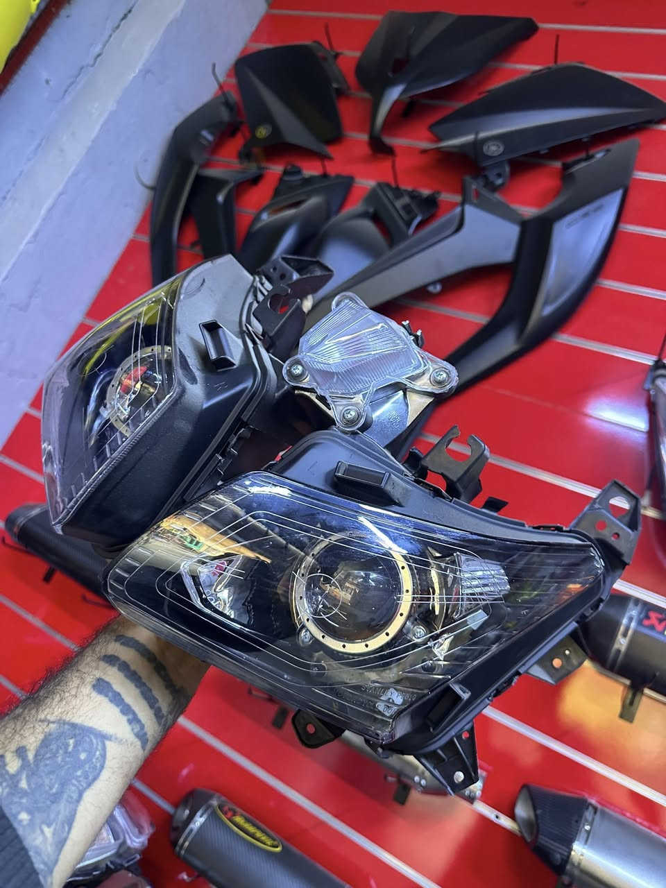 هلا بالشباب متوفر أدوات تيماكس كل الموديلات وشرط الأسعار الي تعجبكم وأي سلعه تأخذها مني ماتعجبك ترجع اهم شي عندي ارضاء الزبون شغله أبيعها احسبها لدراجتي قبل دراجتك 
أي شي تحتاجون اني بالخدمه مكاني حله وايضاً عندي صيانه من تجفيت وكهربائيات وفحص على الجهاز وبضمان 

عنواني حله سوق الدراجات قرب جسر الهنود  ومتوفر توصيل لكل المحافظات 
***********
