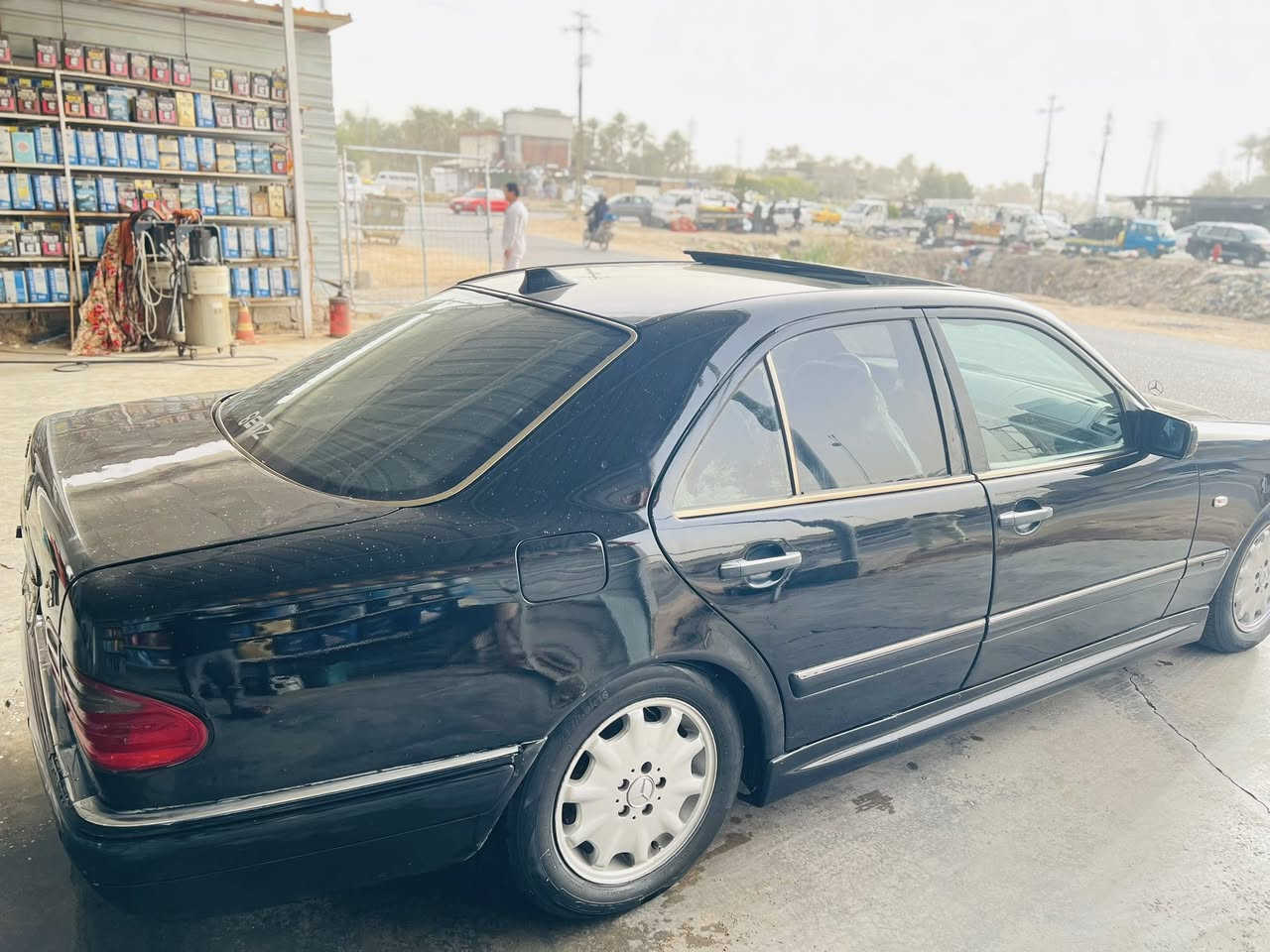 السلام عليكم
مارسدس ام عيون 

بيع أو مراوس

موديل 96 

قطعتين تبريد 

ثلاجه 

كشنات جلد كهرباء

مكينه خراطيم 

كير D4

صبغ جماليه

بدون حادث 

مكان كربلاء 

الاستفسار 

***********
