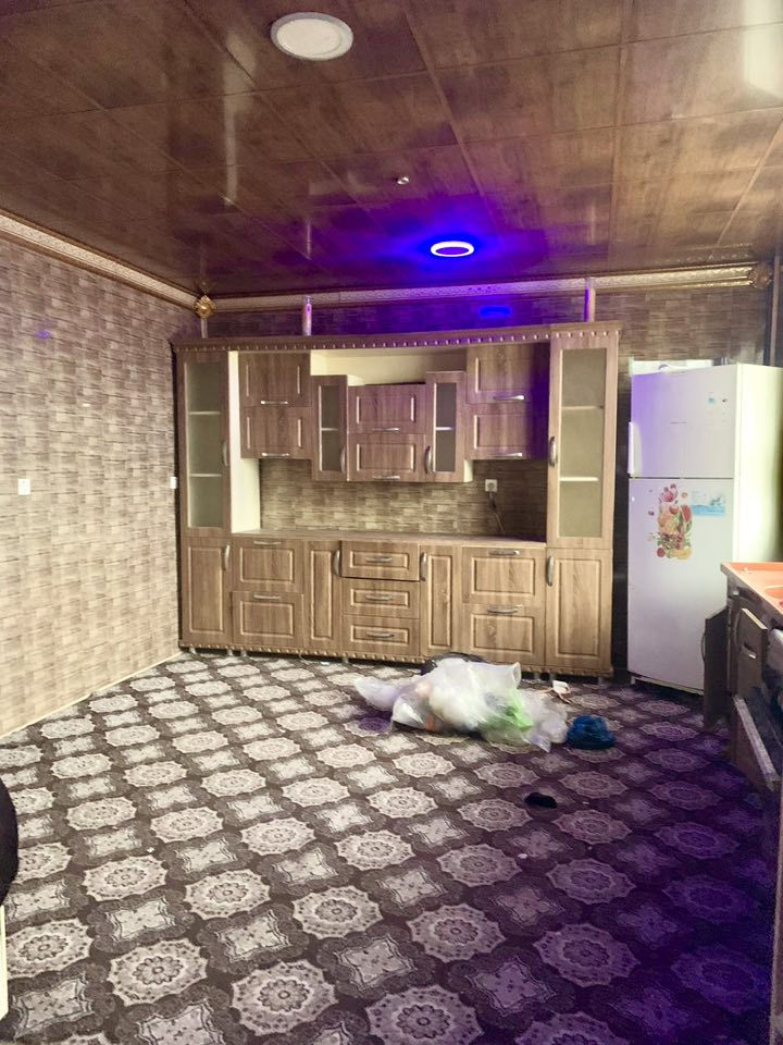 دار طابقين للايجار/كركوك/رحيم اوة/سرجم 

المساحة: 200 متر 

الطابق الاول يحتوي على: 
(2 غرف نوم+استقبال+مطبخ+صحيات)

الطابق الثاني يحتوي على: 
(2 غرف نوم+مطبخ+صحيات)

الايجار الشهري: 325 الف 

لمعرفة السعر والاستفسار الاتصال على الارقام الاتيه:
(***********) اسيا 
‏(***********‏) كورك 
او مراسلتنا على بريد الصفحة

ملاحظة: يمكنكم ارسال الأراضي والبيوت
للأعلان عنها عبر صفحتنا بدون مقابل 
يرجى ارسال:
عنوان المُلك كامل 
بعض الصور للمُلك
سعر المُلك 
عبر الواتساب الخاص بالصفحة (***********)

لزيارة مكتبنا على العنوان الاتي: 
كركوك/سرچنار/فلكة سرچنار
