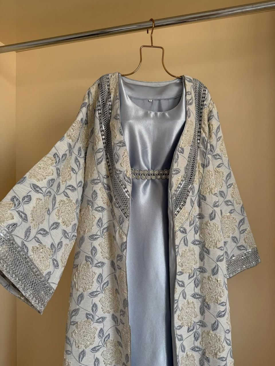 ♥️
قفطان نسائي 
يجنن 🔥🤍

قفطان  الخامة الحرير المغربي عاليه الجوده 
  
L XL XXL  قياسات 
 🖤 .


**إذا كنت صاحب هذا الإعلان وتريد حذفه لأي سبب، رجاءا أرسل رسالة إلى الدعم الفني**