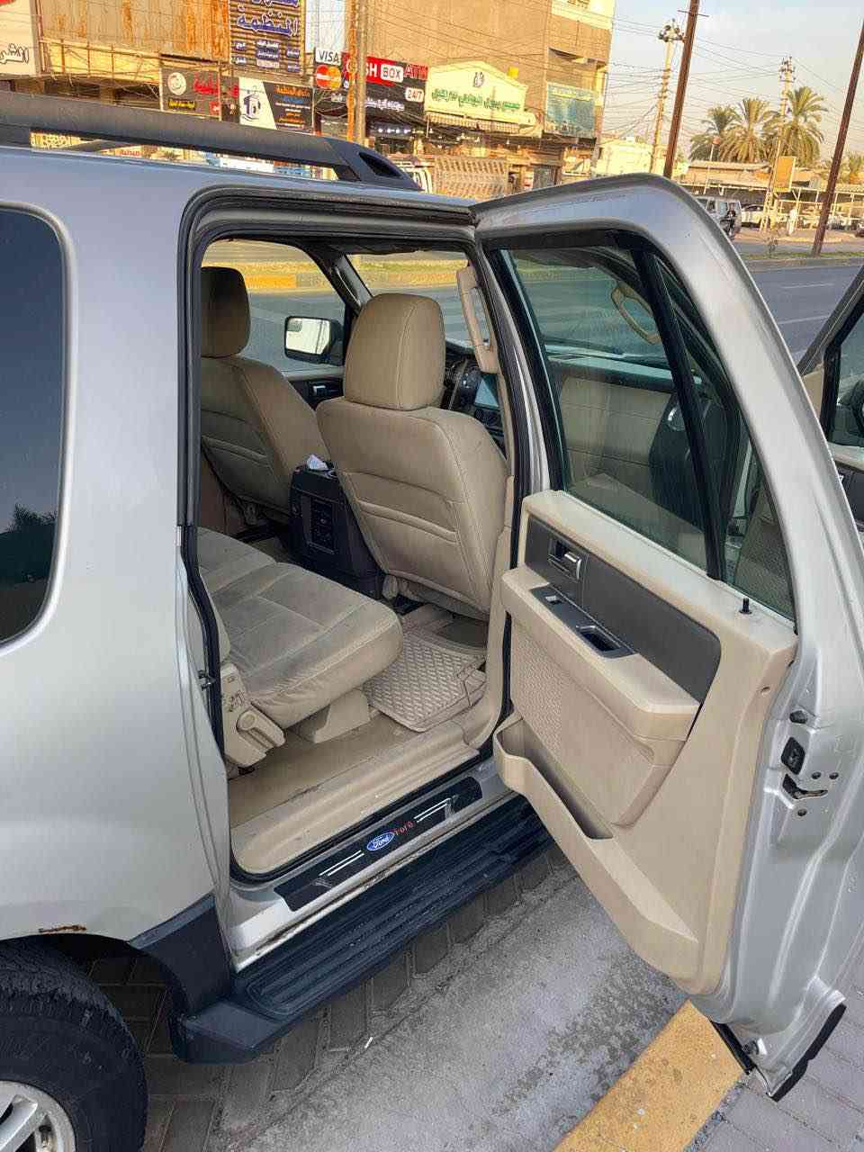 مكلف بالنشر
فورد اكسبدشن 2007 الطويله 
رقمها بغداد بسمي السياره 
محرك 8  5.3 محرك وكير وكهربائيات نضيفه. عليها منظومه غاز 60 لتر بمكان السبير الخزان 
السياره بيها بارد الجامرلغ عكس السايق الامامي وجهة السايق الخلفي بدون دواخل السياره نضيفه وكاعده 
السعر 100 وبيها مجال  
للاتصال 
*********** بغداد, العراق
