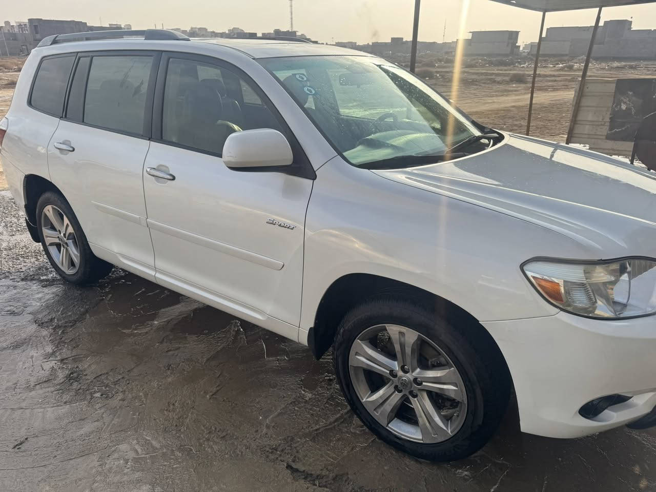 هايلندر للبيع مكاني الرمادي بيهة أربع قطع بدون دواخل السعر ١٣٧ بيهة مجال قليل موديل 9 سبورت فور ويل سيارة جاهزة مابيهة اي نقص ***********
