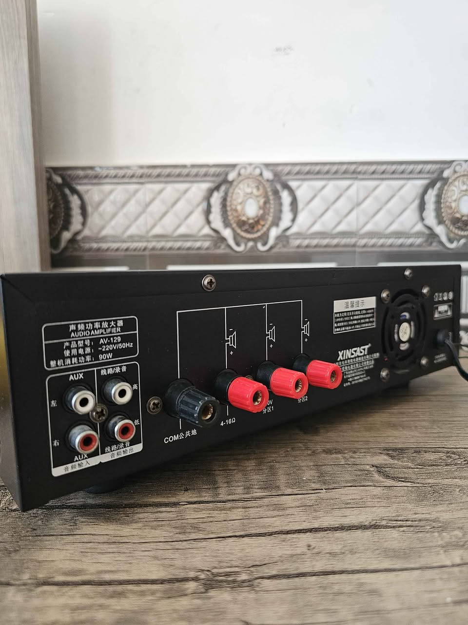 هو جديد جان تارك بلمخزن 
حجم كبير 
تحكم bass
تحكم tribble
AUX jack
usb
Bluetooth 
موديل 2018
قوة 110v دبل جنال
و بل وات 90w
ويوجد جنل خاص للسماعات الصغيرة مابين 4-16اوم
به فان للتبريد 
بدون كارتون وريموت 
سعره بلمتاجر والمحلات مابين 60 الي 80 الف
يمي فقط 25الف بسعر جهاز الصغير 
ويوجد توصيل دهوك, العراق


**إذا كنت صاحب هذا الإعلان وتريد حذفه لأي سبب، رجاءا أرسل رسالة إلى الدعم الفني**