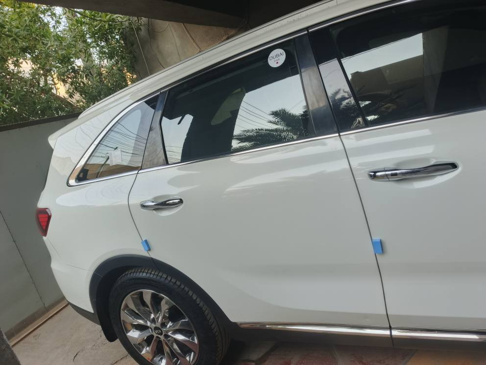 كيا سورنتو 2020 ( خـليـجـي )  شركه دوليه 
مكفوله من الضربه والصبغ   والبارد
رقم بغداد بسمي ارقام جديده وهزه جديده وسنويه
مواصفات
بصمه 
دفع رباعي فورويل
كشنات حار بارد
4 كامرات محيطيه
هاند بريك دكمه 
اوتوهولد
كشنين كهربائي
باب خلفي كهرباء  
نضام بريك ابي اس 
لدات اماميه خلفيه
لايت زنون
كامره اصليه دواره 
حساس امامي خلفي اصلي
شاحن وايرليس
3قطع تبريد
لد امامي بكلايت لد
شاشه كار بلي اصلي 
كروس سرعه
تحكمات ستيرن
اريل انفكيشن
سبعه راكب
ويل كب نيكل
بصمه تشغيل وابواب 
6 سلندر  م3500  مامفتوح بلادي
8كير مامفتوح بلادي   
ترحيب  
كامره دوارة      
مري شفط    اشاره بالمري 
برادات بلاديه 
شاشه كبيرة 
فول تحكم استرن 
اربع انظمه قياده  Sport  eco cimfort   smart 
كشافات ضباب رباعي
علامة بالدواسه 
السياره جديده جدا جدا مكفوله من الضربه والصبغ  السياره جديده ماشيه 78
السعر 275$
*********** بغداد, العراق
