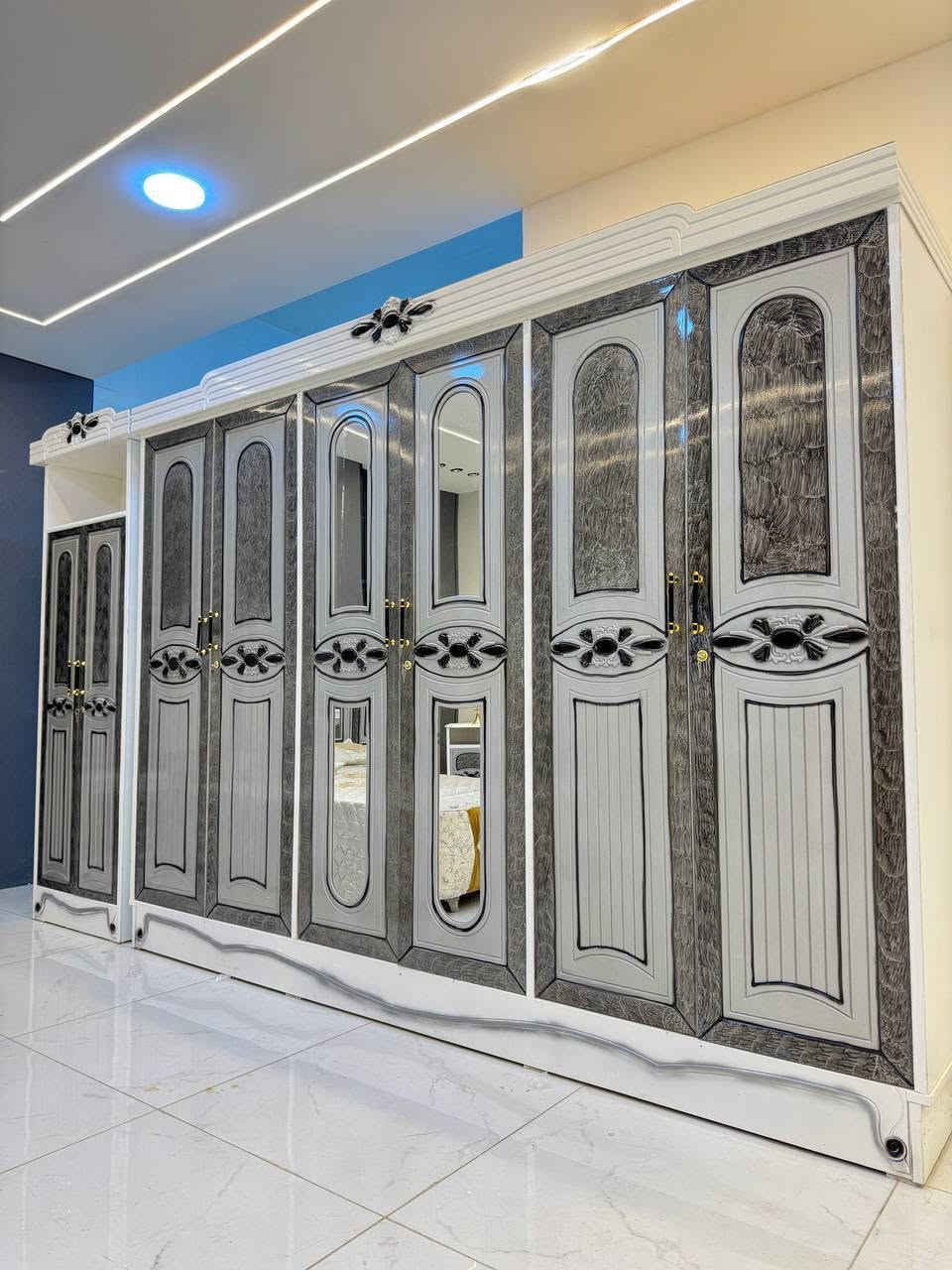 حصرياً الموديل الجديد   

السعر مليون دينار فقط 😍

غرفه نجاره قتصاديه 🛌

متكونه من 9 قطع مميزه 

الكنتور ارتفاع 240 طول 320 

مع الزاويه مجموع الطول 4 امتار 

السمك الخارجي للغرفه 5 ملم انديف

والسمك الداخلي 3 ملم معاكس ابيض

سعر الشازلون الخزان 75 الف 

سعر الشازلون المقعد 50 الف 

متوفر توصيل وشد داخل بغداد 😊

متوفر توصيل وشد لكافة محافضات العراق 🇮🇶


**إذا كنت صاحب هذا الإعلان وتريد حذفه لأي سبب، رجاءا أرسل رسالة إلى الدعم الفني**