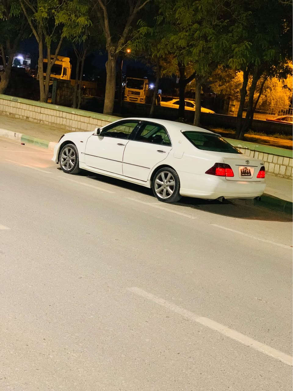 شاهینە مۆدێل ٢٠٠٧
گەورە بە بچووک 
١٨٠
٣ دووگمە 
ناو ڕەساسی ساجی سور 
شاشە کامێرا 
ویلی دینگە 
تایەی لۆک 
تەبرید سارد و گەرم 
تەحدید سورعە 
تەقە و ڕەقەی بەشەرت 
مشتی لیگسز 
١٤٥.٠٠٠ ڕۆشتوە 
دەعامی و عەتەری ١٨٤ 
باڵی سەرجام و سنوق و لاحیەی پێش و دوای پێوەیە 
ماسرەفی تیا نیە 
شوێن کەلار 
٤٨$
*********** كالار, السليمانية
