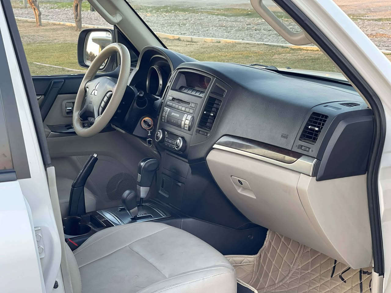 میتسوبۆشی پاجیرۆ ٢٠١٤ خلیجی  فوول فوول

مواسفات سڵاید و  ناو زەرد و دەبڵ ئەكسل و حساس و كامیرە و زینۆن و سماعە گەورە و حبتور تبرید مەركەزی و سێ ڕیز كوشن  و زۆر مواسفاتی تر

مكینە ٣٥٠٠ی مرغوب مواسفات حبتور سیارەكە ڕەقەم یەك جوانە ١٩٠ هەزار كیلۆ متر ڕۆشتووە سنوی نوێیە بەناوی خۆمانە
وە تاقم تایەی لۆك وە گیر و مكینە و هەموو شتێكی بەشەرت

یەك چملغی سكن پەمپە بێ كرانەوە و بێ عادیسە 

سعری 168 وەرەقە و كەمێك مجال
شوێن ڕانیە
*********** ڤایبر،واتساپ رانية, السليمانية
