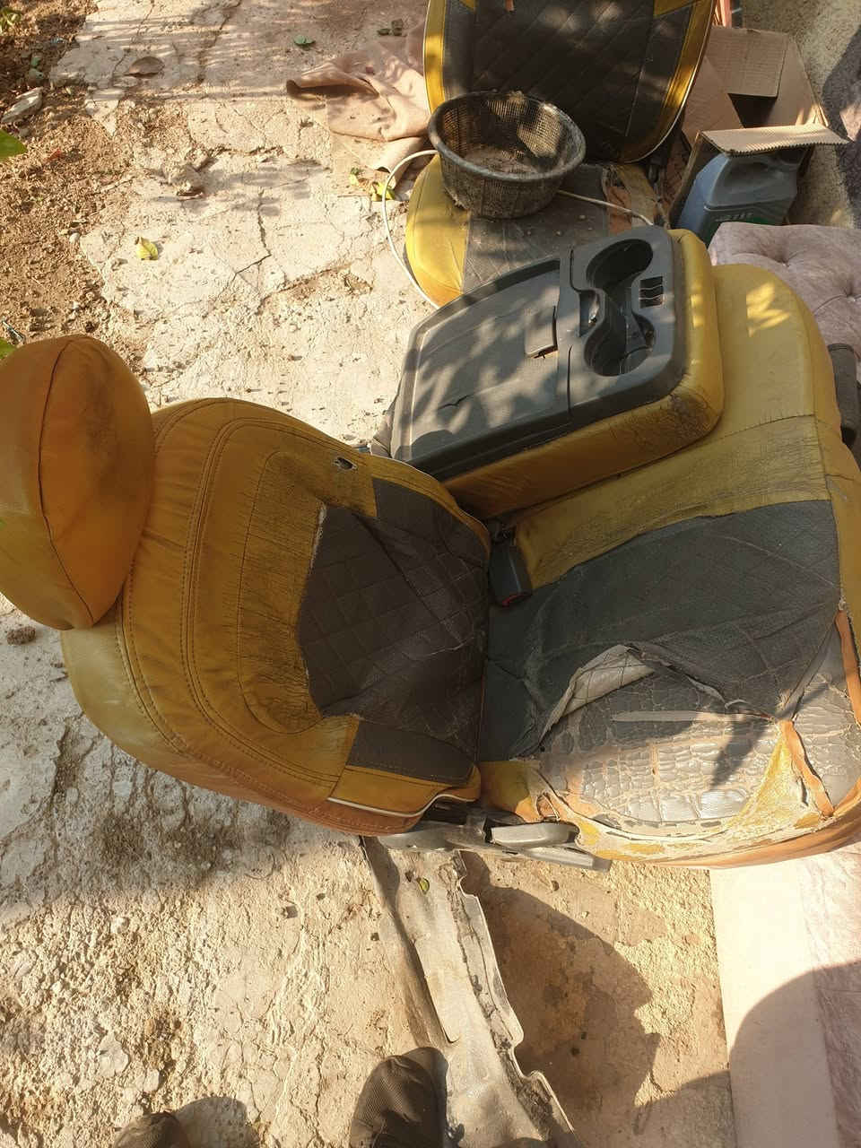 سلام عليكم كشنا ت كيا بنكو 2700   السعر 100  المكان
بغداد الحسينية المعامل  الرقم مامتواجد فيس  ***********
