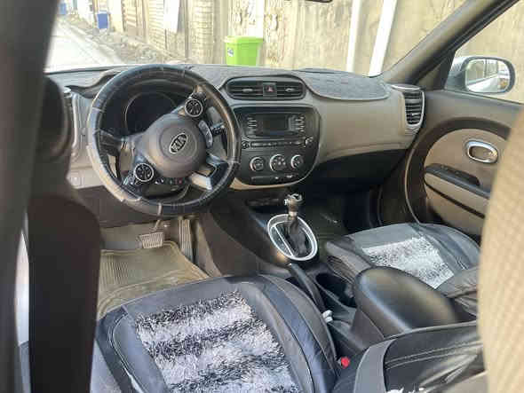 السلام عليكم 
للبيع كيا صول موديل ٢٠١٥ وارد أمريكي محرك GDI 
السياره جاهزه مكينه ،وكير، وتبريد، وكهربائيات بحالة الوكاله 
صدر امامي خلفي جديد ، تخم تاير جديد 

السياره بيها ٤ قطع رشّ أبيع حزام 

السياره ماشيه ٦٤ الف ، سنويه نافذه ٢٠٢٨  
السياره تحويل مباشر باسمي 

سعرها 107 $ وبيها مجال 
*********** 
مكاني كراده
