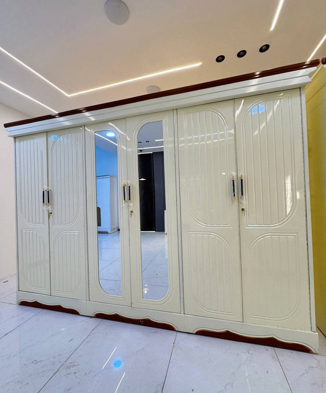 حصرياً موديل الثريه ⚜️
السعر مليون و 100 الف دينار فقط 😍

غرفه نجاره قتصاديه 🛌

متكونه من 9 قطع مميزه 

الكنتور ارتفاع 240 طول 320 

مع الزاويه مجموع الطول 4 امتار 

السمك الخارجي للغرفه 5 ملم انديف

والسمك الداخلي 3 ملم معاكس ابيض

سعر الشازلون الخزان 75 الف 

سعر الشازلون المقعد 50 الف 

متوفر توصيل وشد داخل بغداد 😊

متوفر توصيل وشد لكافة محافضات العراق 🇮🇶


**إذا كنت صاحب هذا الإعلان وتريد حذفه لأي سبب، رجاءا أرسل رسالة إلى الدعم الفني**