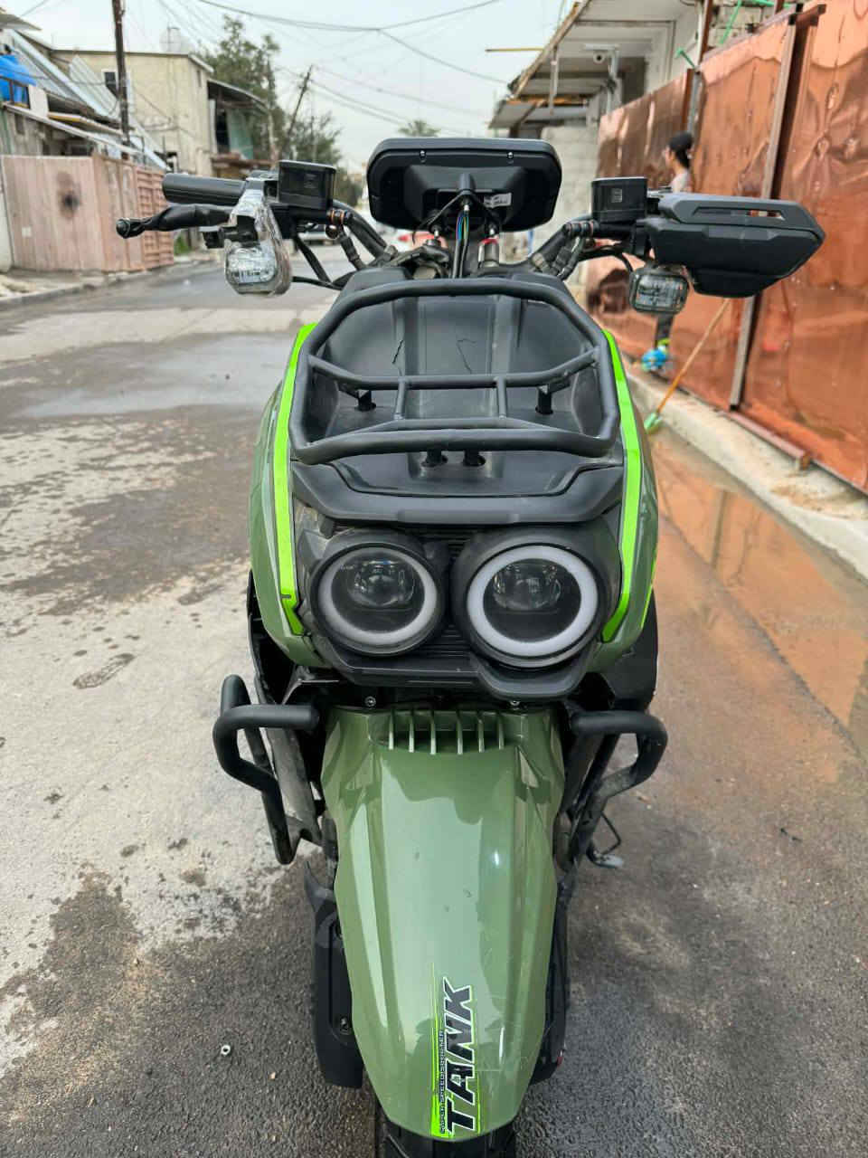 دراجة اباجي شحن سرعة 90حقيقي ملف 3000 حقيقي كلشي يشتغل بيها ولا مبدل اي شي منها بس  الماشة تعديل والله ماغذها ب مليون و500 قفلها مليون واكو بعد غراض موجودة المرايات والكفرالداخلي الي يحمي الباتريات من المطر والطين الدراجة نضيفة ماشية شي قليل موديلها 2025 الرقم  ‏‪‏‪ 0772 105 2342‬‏
