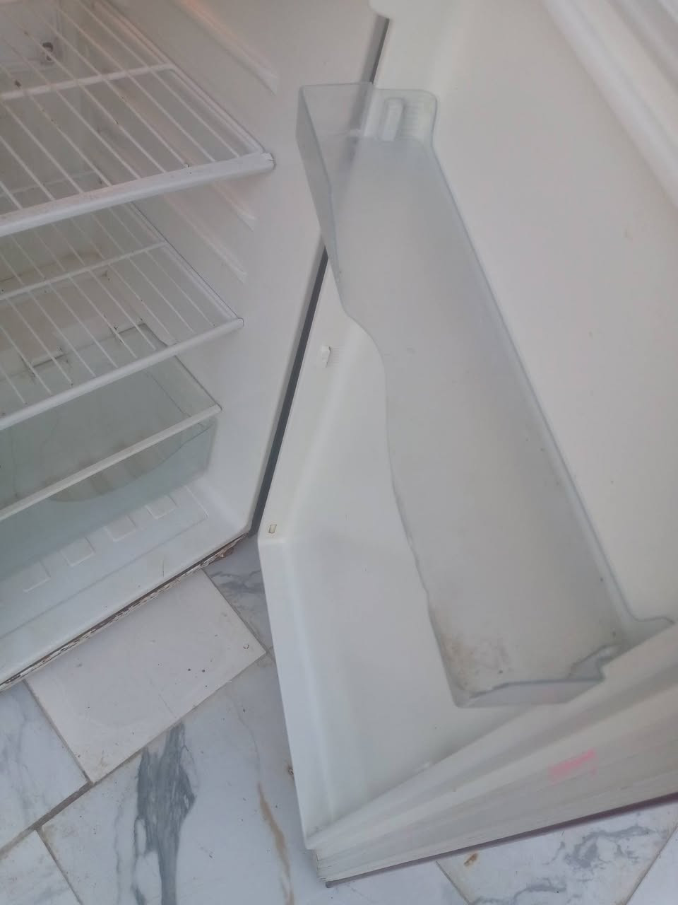 سلام عليكم ثلاجة البيع شرط تجميد ما مصلحة بلادية سعرة 85 الف مكاني بل نجف ***********
