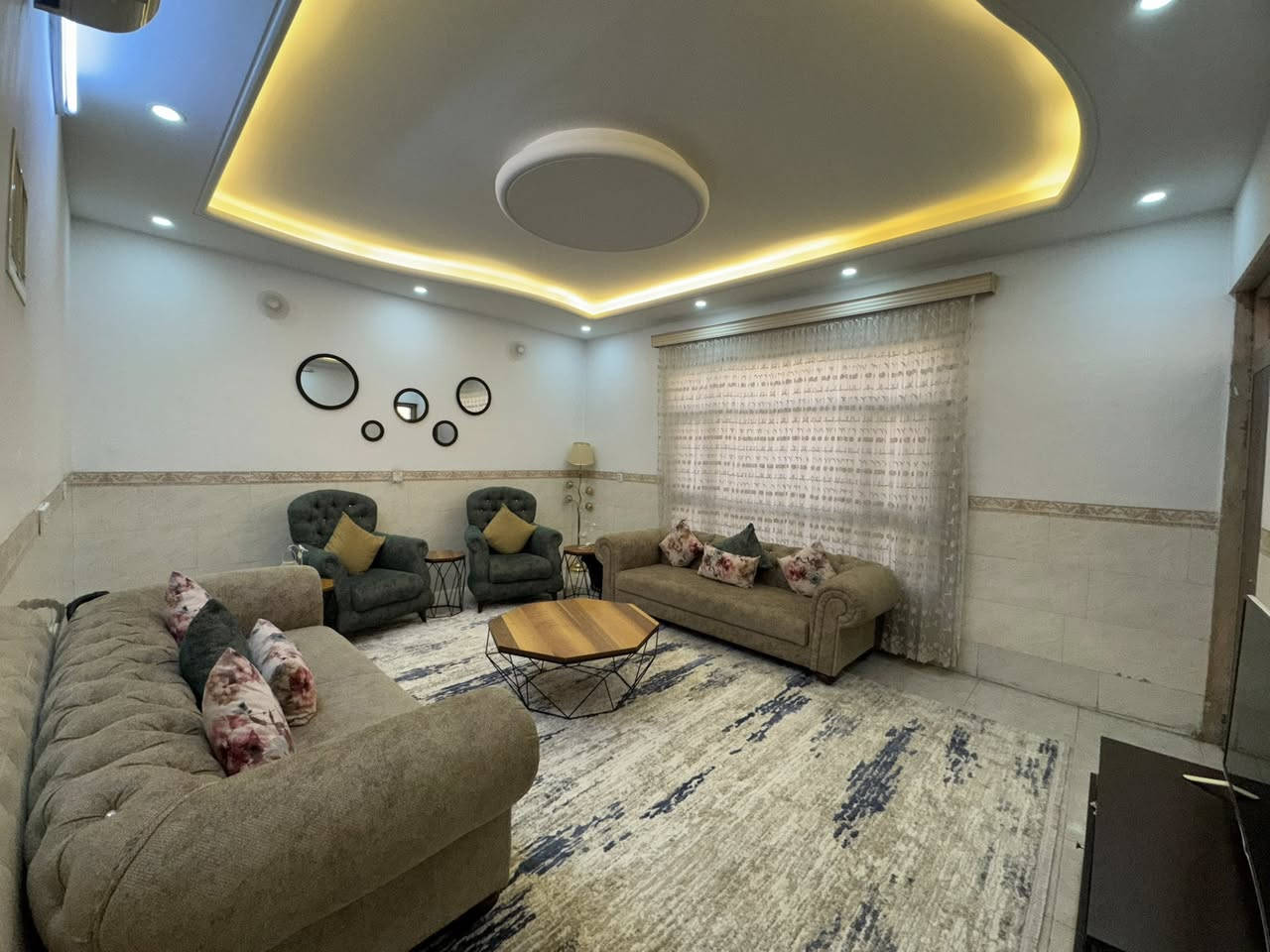 منزل‏￼ مساحة 120متر للبيع في حي #هفالان  ‏(مركز المدينة  اربيل) 
 خانوو بۆ فرۆشتن لەگەرەکی  #هەڤاڵان   
مساحة:- 120متر
  يتكون من :-
أستقبال 
 مطبخ 
هول
 صحيات 
4 غرف نوم
البيت #طابو يسجل بأسم اي شخص يحمل الجنسية العراقية 
‏📍موقع البيت:-هفالان قريب عل سايدين منارة 
  —————————————
‏ للاستفسار 
كورك ***********📞
اسيا ***********📞
—————————————
📍موقع عقارات جميل:- اربيل هفالان خلف مطعم باب الحارة 
 https://maps.google.com/?q=36.194012,44.049461
—————————————
