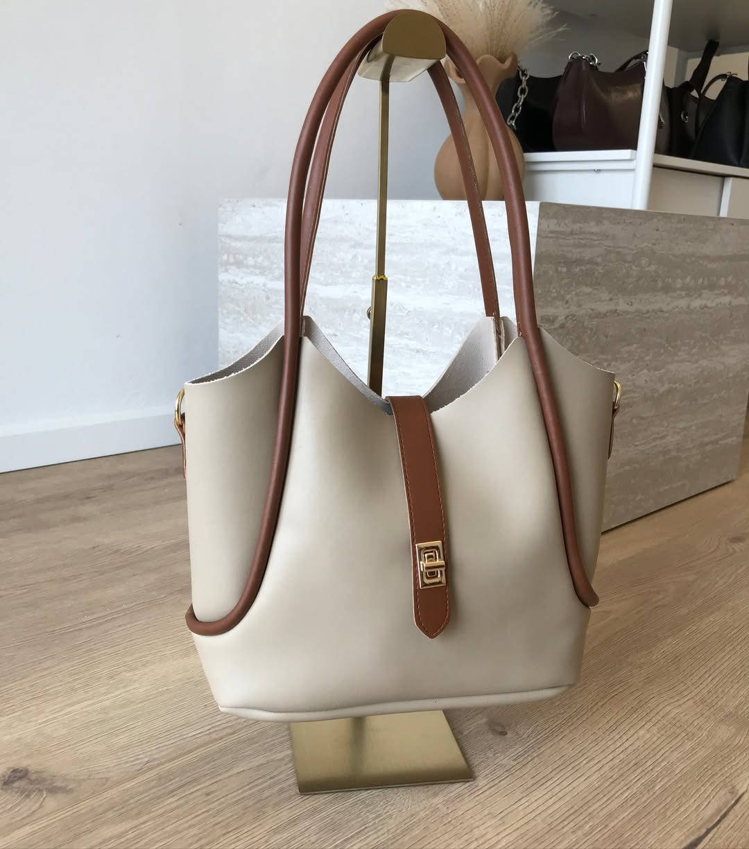 حجز للراتب متوفر يوصلج 4/1
السعر 10
سير طويل+سير مسكة
جزدان 
حجم وسط

جلد طري


**إذا كنت صاحب هذا الإعلان وتريد حذفه لأي سبب، رجاءا أرسل رسالة إلى الدعم الفني**