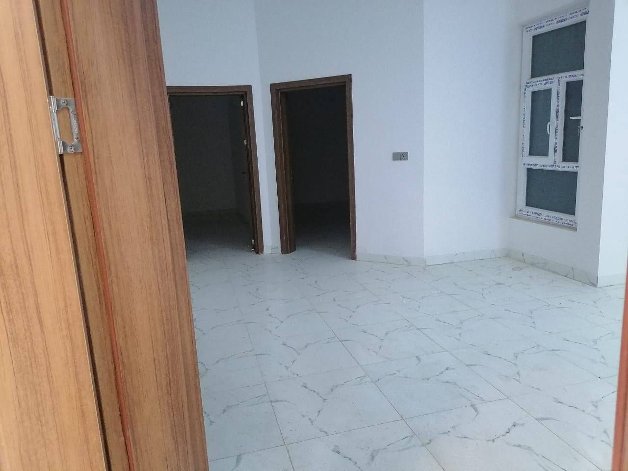 � بيت للبيع – 🏠

📏 المساحة: 190 متر
📜 النوع: زراعي – سند 25

📍 الموقع: البيت حولي الجامعة، الفرع المقابل لغسل غريب الطوس

💎 مواصفات البيت:

 • ٢ غرف نوم 
 • صالة 
 • مطبخ 
 • استقبال 
 • مجمع صحيات
 • ٢ مناور للتهوية والإضاءة

✨ بناء حديث 
موقع قريب من جميع الخدمات والجامعة

📞 للاستفسار:
مكتب المحيط لبيع وشراء العقار
📍 الديوانية – شارع الحولي – خلف جامعة القادسية – قرب غسل غريب الطوس
📱 *********** – ***********
💬 متاح أيضًا عبر الواتساب
