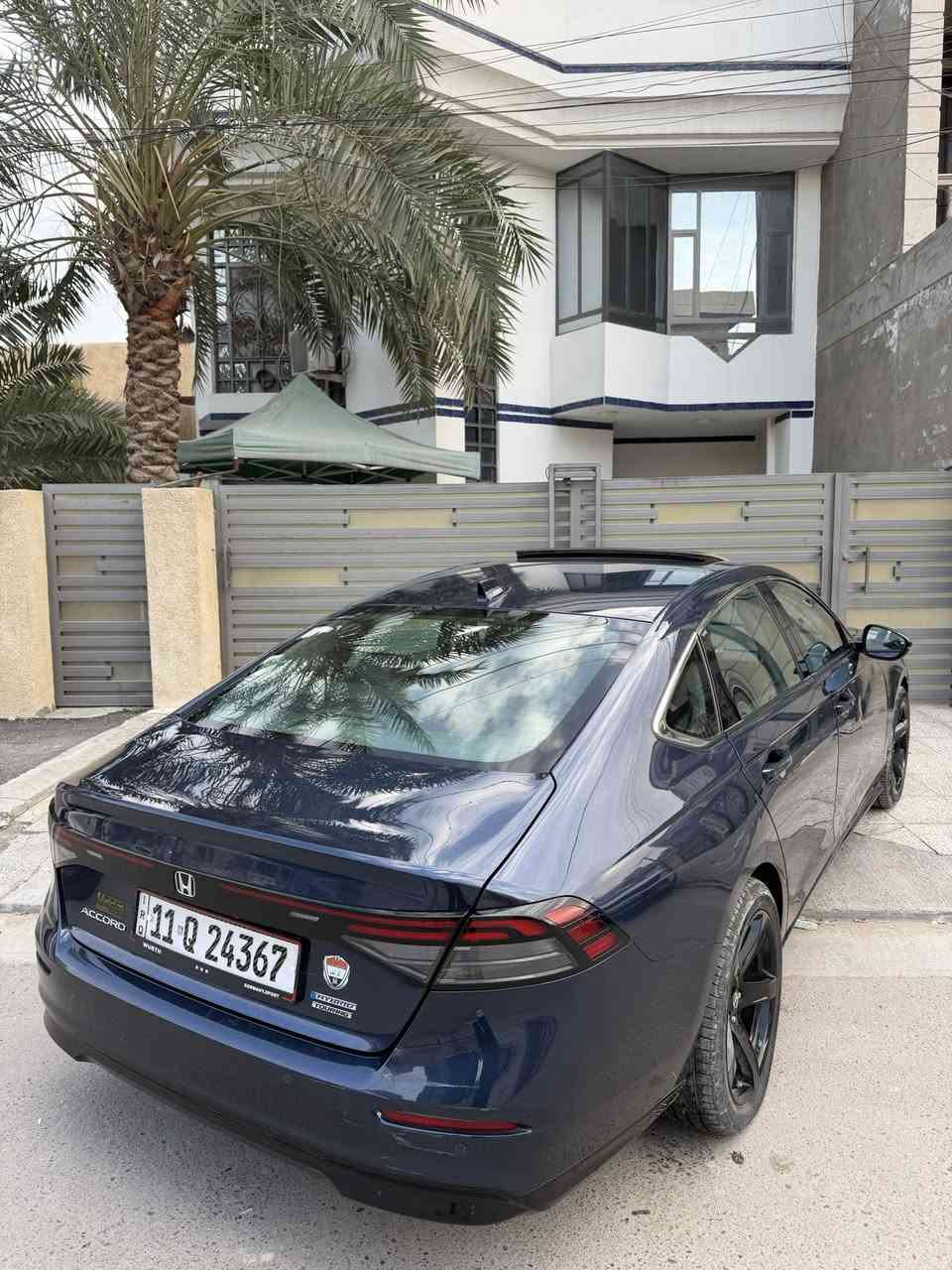 السلام عليكم
هوندا اكورد تورنك موديل 2023 
لون حبري ع نيلي لون كلش حلو 
محرك 2000 هايبرد اقتصادي جدا
فول الفول اعلة مواصفات بالاكورد 
ضرر السيارة جاملغ وربع البنيد وبيها طخة بالباب الامامية جهة عكس السايق بعدها ع وضعها ممصلحها 
كير مكينة كفالة 
ايرباك طاك 

المواصفات 
شاشة / كامرة خلفية / حساسات امامية خلفية / بصمة تشغيل وبصمة ابواب / داتا شو الجامة / كشنات كهرباء تدفئة وتبريد / كشناات خلفية تدفئة / لايت زنون led / بك لايت لد / فتحة سقف / تشغيل عن بعد
شباب السيارة فول الفول مابيها نقص مواصفة اعلة شي بالاكورد 

مكانها بغداد حي البنوك 
***********
