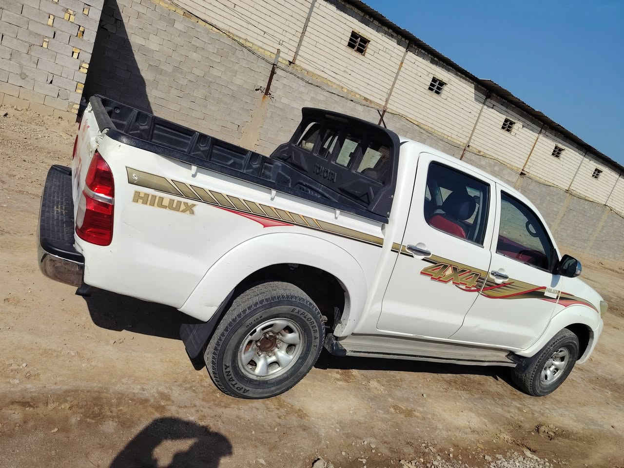 بيك أب هايلوكس  گاز موديل 2014 خليجي  بيهه مكانات صبغ ابيع حزام  مكينه جديده گير جديد حداديه جديد السعر  145 للاستفسار ***********
