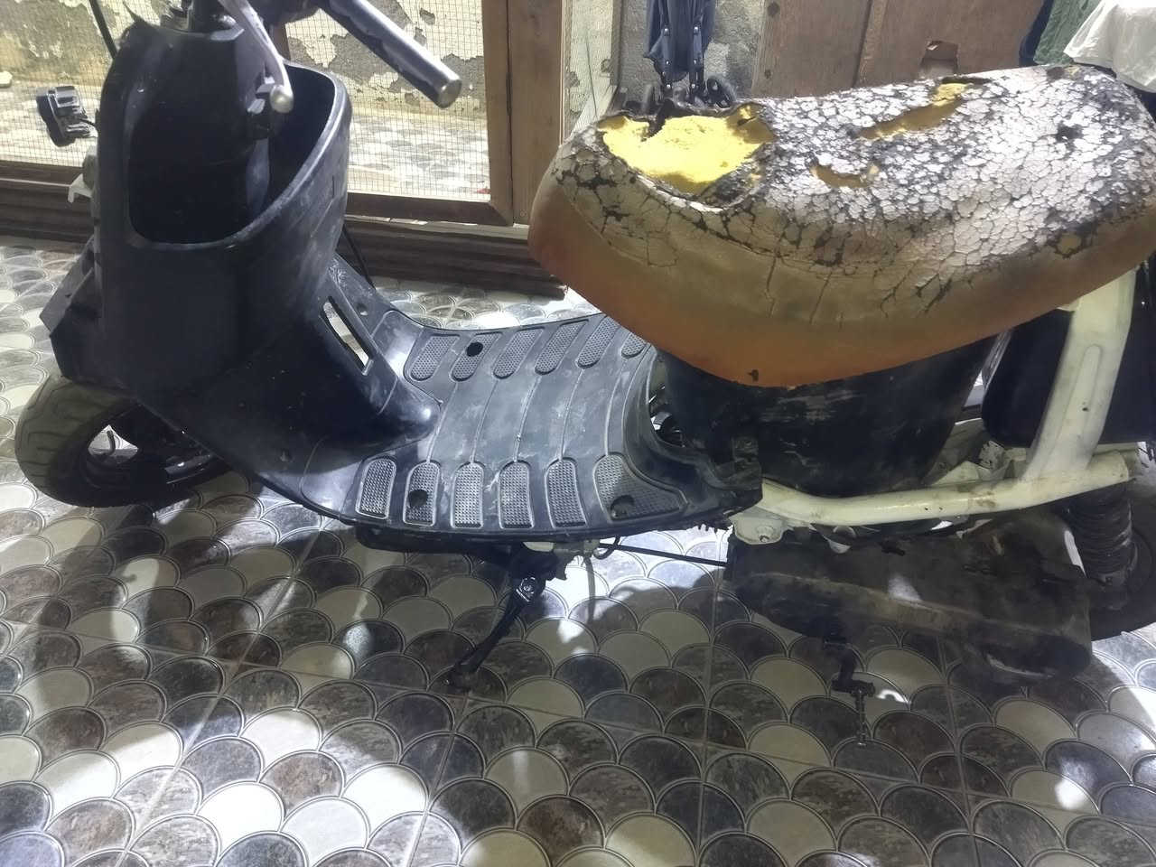 السلام عليكم شباب دراجه بتره للبيع والله دراجه نضيفه وكاملة ومكينتة نضيفة كفراته كله موجودة بس محتاز اريد اروح مشايه تجي وتشوف بعينك النضافه مكاني ناصريه منصورية السايدين هاتف ***********
